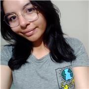 Profesora que da clases a niños de todas las edades